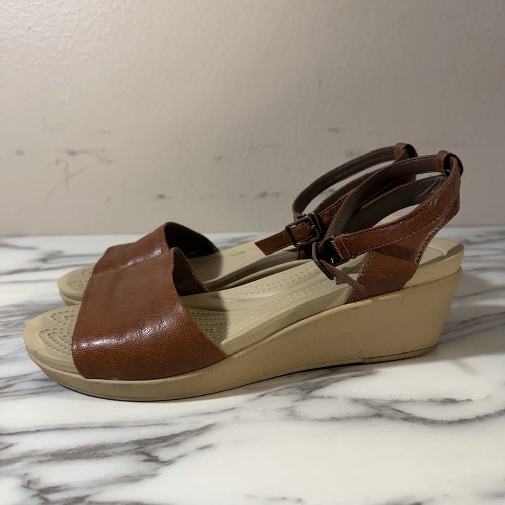 Crocs Leigh II Wedge Sandals Women Size 9 Brown Leather Ankle Strap Comfort